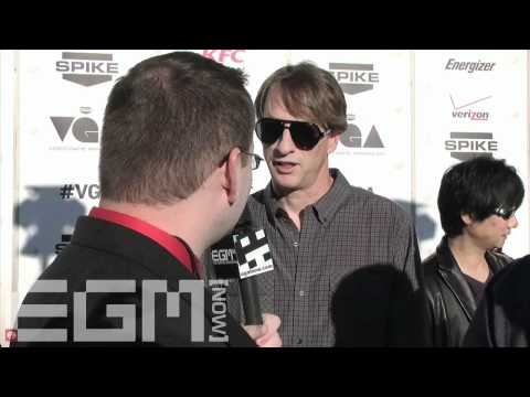 Ray Carsillo Talks with Tony Hawk at the 2011 VGAs