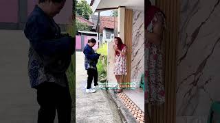 Download lagu Masa penagih keketawaan terus, gak baleg ceu edoh mah🤣 #husbandwife #comedy #sketborsunda mp3
