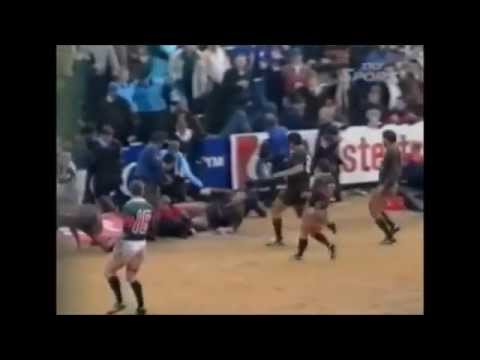 Eric Rush slides into bunch of ballboys