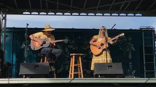 Sierra Ferrell sings Here I Am by Dolly Parton