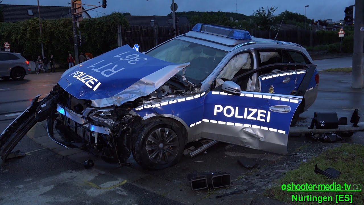+ FOLGENSCHWERE KOLLISION MIT STREIFENWAGEN AUF EINSATZFAHRT + 3 Verletzte | Rettungseinsatz - [E]