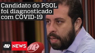 Candidato à Prefeitura de SP Guilherme Boulos aparece na sacada de casa