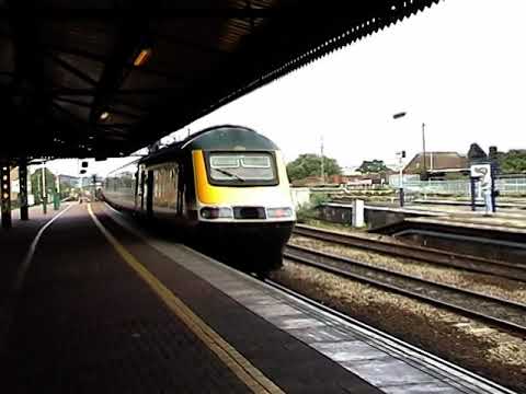 First Great Western Paxman Valenta HST with its Marston cooler screams away from Reading station
