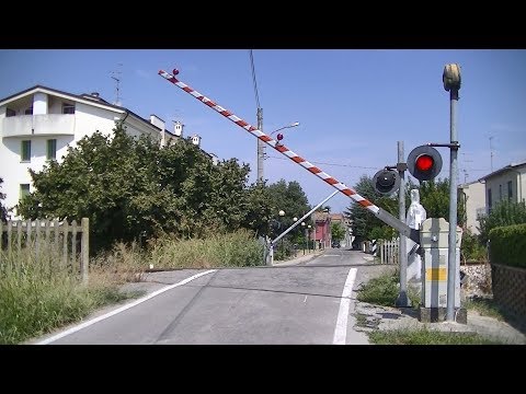 Spoorwegovergang Gualtieri (I) // Railroad crossing // Passaggio a livello