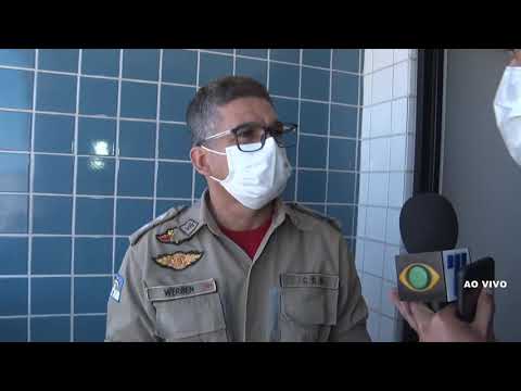 Criança fica pendurada em janela no 2º andar de prédio