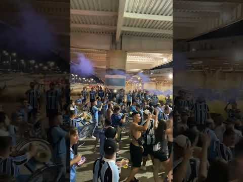 "Deslocamento Banda Geral Do Grêmio - Me Apaixonei Por Ti" Barra: Geral do Grêmio &bull; Club: Grêmio