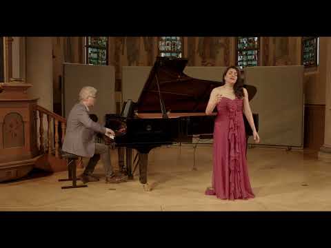 Draußen in Sievering blüht schon der Flieder. Johann Strauss. Graciela Rivera