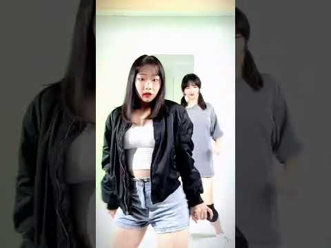 Happy Halloween 🎃🎃WiggleWiggle#hellovenus #wiggle #Halloween #dancechallenge #dance #fyp