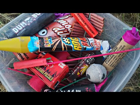BOOSTING VERY COOL FIRECRACKERS 🔴 My pyrotechnics - 65 days until New Year's Eve!