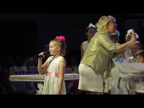 Moja mama divno prica svake noci