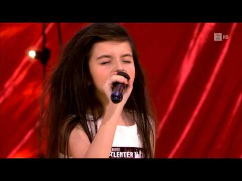 Amazing seven year old sings Gloomy Sunday/Billy Holiday (Angelina Jordan) Eng sub