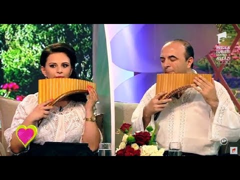 Ruxandra și Gigi cântă la nai 'Mocirita cu trifoi", în platoul 2k1