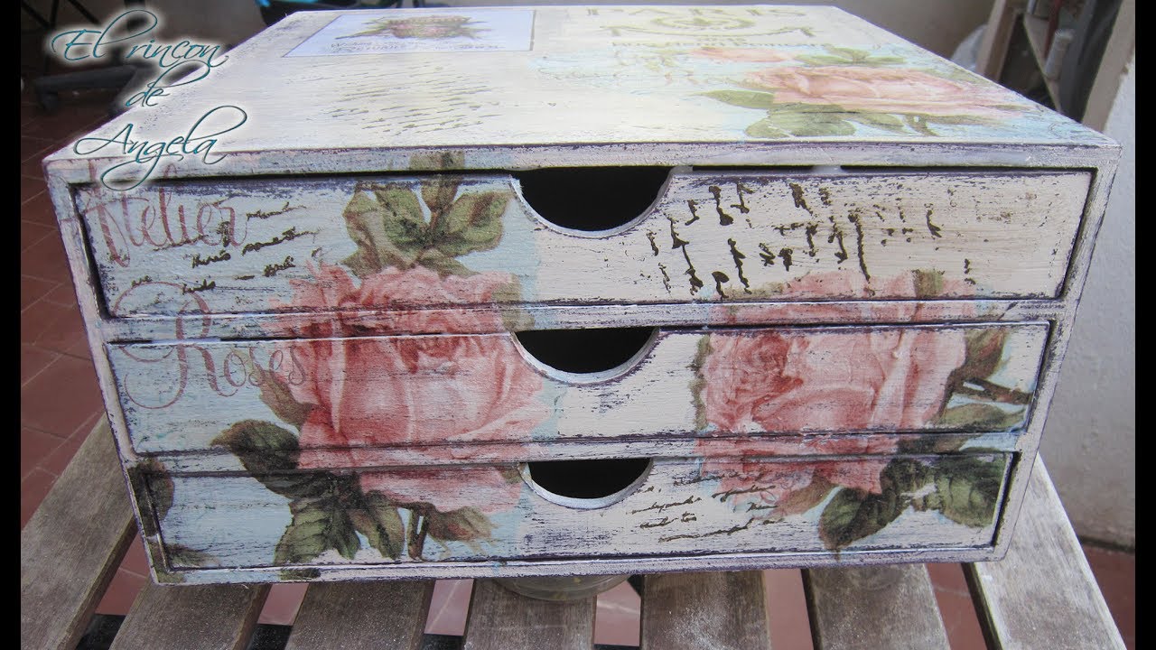 Cómo reciclar un mueble de madera con decapado y decoupage. Reciclar