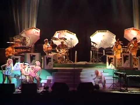 Kid Creole and the Coconuts - I'm a Wonderful Thing - Live 1985