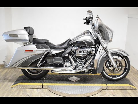 2019 Harley-Davidson FLHTCU Electra Glide Ultra Classic in Wauconda, Illinois - Video 1