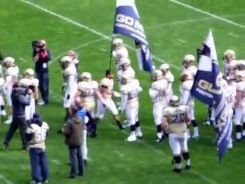 Dresden Monarchs vs Düsseldorf Panther (01.05.2015) - Einlauf der Monarchs ins Stadion