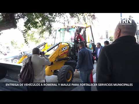 Gobierno Regional entrega camionetas a Romeral y retroexcavadora a Maule para fortalecer servicios m