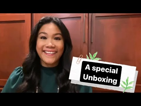 A Special Unboxing of the Gold Gillio Compagna AND announcing a giveaway!!