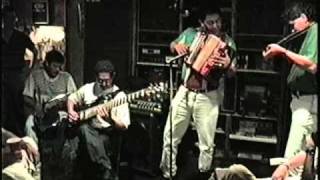 La Puya Puya en vivo con Luis A. Pastor en el bajo y Egidio Cuadrado en el acordeon.