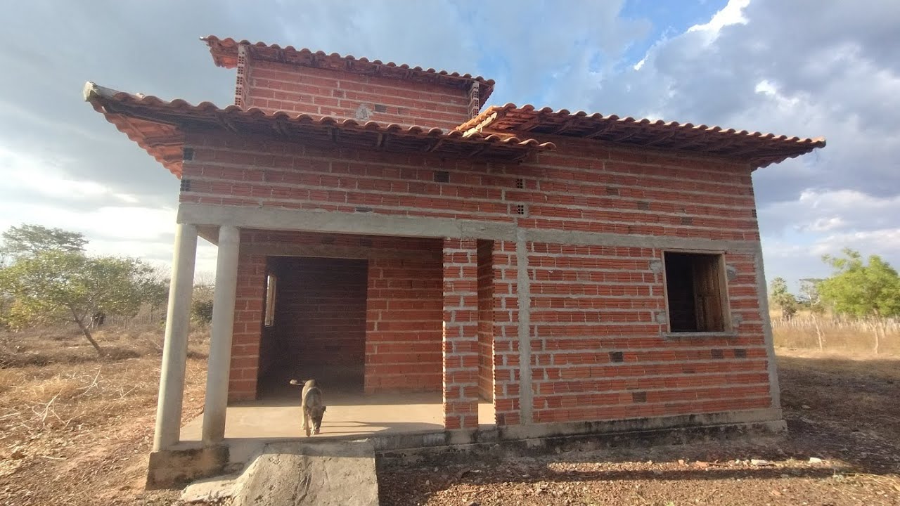 HOMEM SIMPLES DA ROÇA SE ORGULHA DE TER APRENDIDO TRABALHAR DE CARPINTEIRO