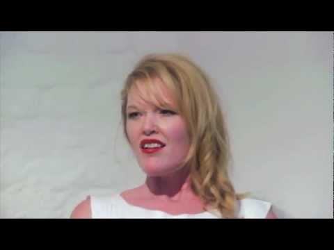 Anne Wieben sings Femme Fatale's First Aria from Photo Socrates