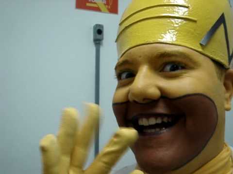 Rodrigo Cáceres como Homer Simpson nos Bastidores do Programa Quinta Categoria MTV
