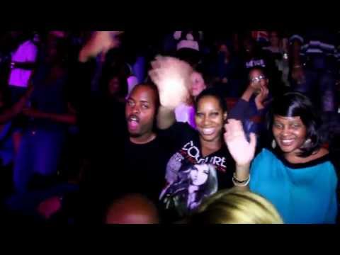 Petit aperçu de l'ambiance  dans les gradins de Bercy à la nuit d'outre mer 2ème édition