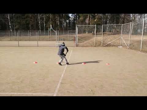 Tekniikkarata, rysty ja kämmenkuljetus. Pyöri kartioiden ympäri.