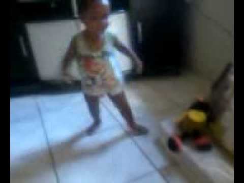 Criança Dançando Passinho do Cabo