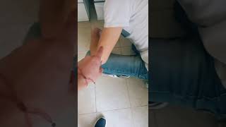 Download lagu Touching a Friend with a Static Energy || ViralHog mp3