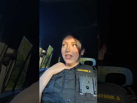 POLICE WOMAN FARTS IN CAR 🚓💨