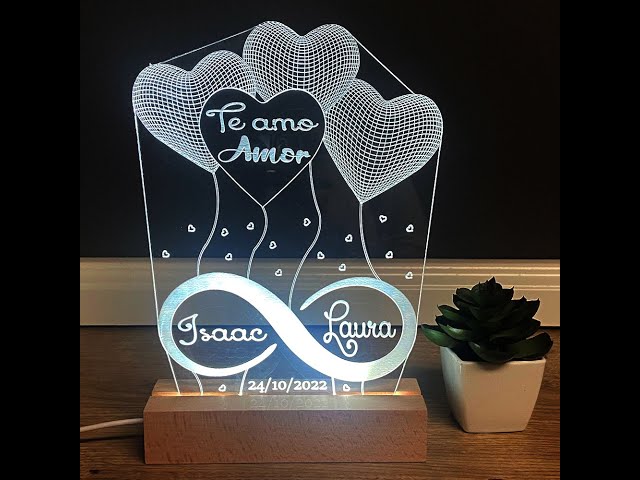 Vídeo relacionado con Lámpara Personalizada San Valentín con Fotos y Mensaje Libre - Regalo de Amor Personalizado para Pareja, Novios o Enamorados - Lámpara LED en Placa de Metacrilato con Base de Madera