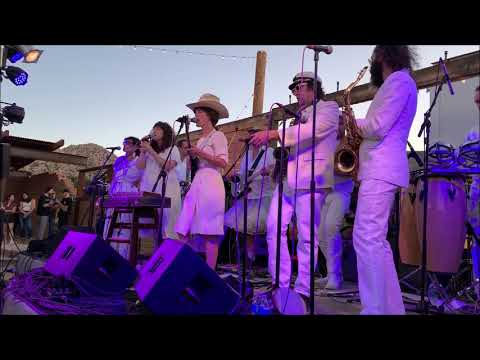 download lagu mp3 mp4 Earth Girl Helen Brown, download lagu Earth Girl Helen Brown gratis, unduh video klip Earth Girl Helen Brown