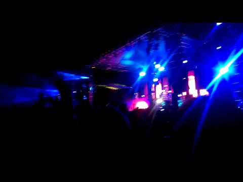 Kaskade vs. Tiësto, Swanky Tunes & Dyro - Room For Noise (Kaskade's EDC Chicago Mash Up)