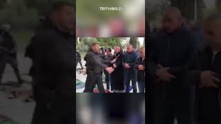Download lagu Israeli soldiers step on prayer mats, assault worshippers inside Al Aqsa mp3 Download lagu Israeli soldiers step on prayer mats, assault worshippers inside Al Aqsa mp3