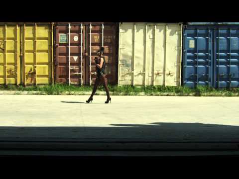 VIDEO! Iubita lui Banica este foarte iubareata: Tine la piept pana si porcii