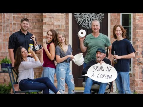 Austin photographer captures 'front porch project' family photos for charity