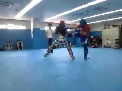 キックボクシング試合 1R