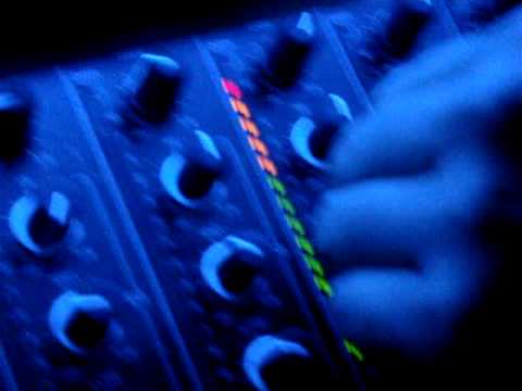 A NIGHT AT ZURI - PHILL DA CUNHA - "Downpipe" (Underworld, D Ramirez & Mark Knight)