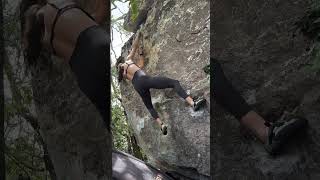 Video thumbnail of Raizes, V5. Cocalzinho de Goiás