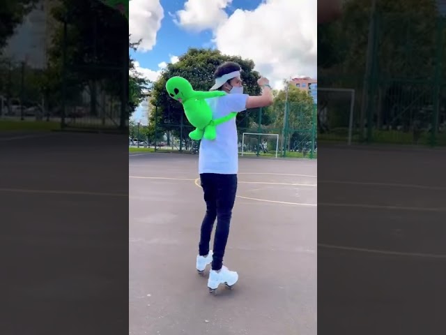 Vídeo relacionado con Pokémon Zapatillas deportivas con luz para niños y niños, con licencia oficial, con suela LED intermitente, parte superior de poliuretano y cierre táctil Pok Ball, exclusivo A2Z 4, diseño para niños