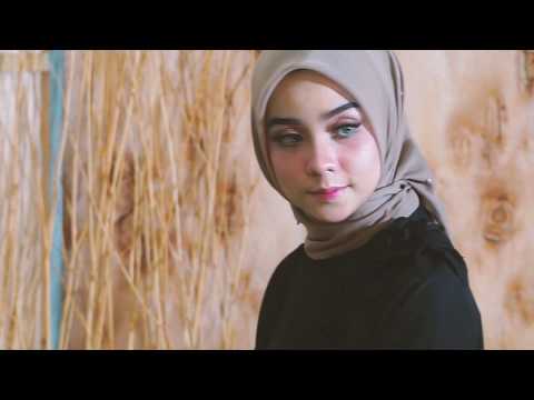 Ayu Dyah Andari - Bella Swarovski Scarf