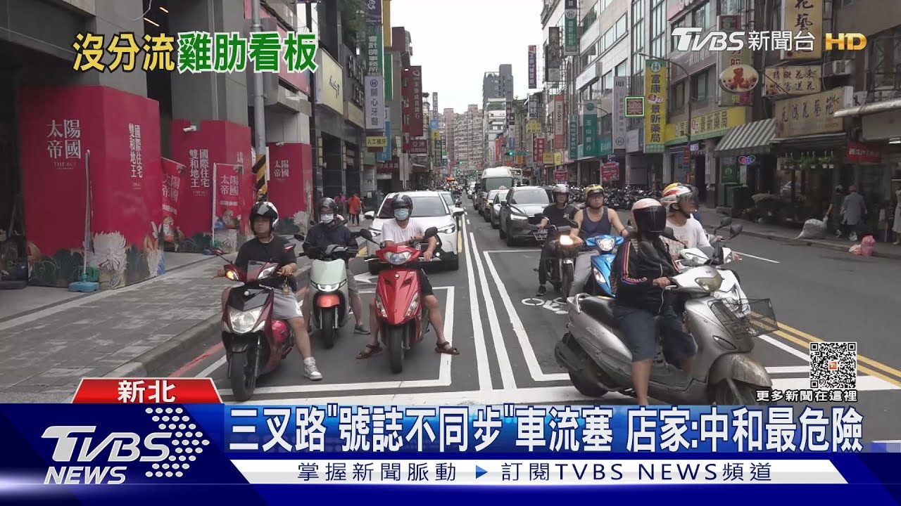 擋到我了！「直行、右轉」號誌不同步　遭後車連叭