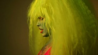 Documentary - Paint It Pink - Richard Mortimer / Sophie MacCorquodale