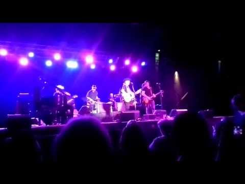 Good Hearted Woman Willie Nelson Live in concert 02-28-2014 Choctaw