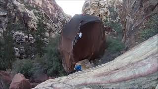 Video thumbnail de The Shining Path, V12. Red Rocks