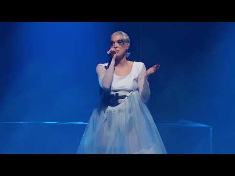 BRÍET í Eldborg - Sólblóm & Hann er ekki þú