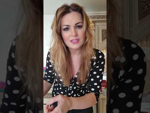 Știu cine sunt, ce vreau și am tot al meu.Tu la cei 18-27 de ani,nu te vei vedea ca această bătrână!