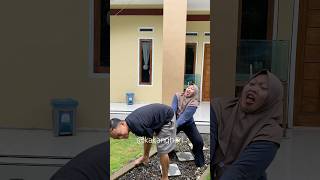 Download lagu PRANKING THE MAID WITH A FART #funny #comedy #funny #shorts mp3