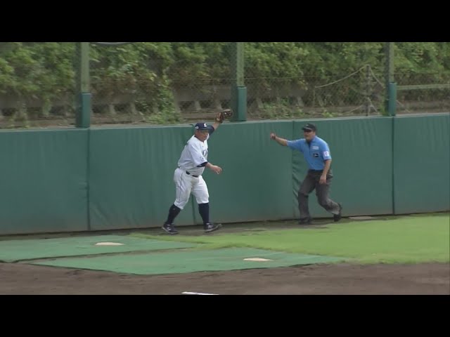 【ファーム】ライオンズ・渡部健人 フェンス際のファールフライを上手くキャッチ!!  2024年7月13日 埼玉西武ライオンズ 対 オイシックス新潟アルビレックスBC